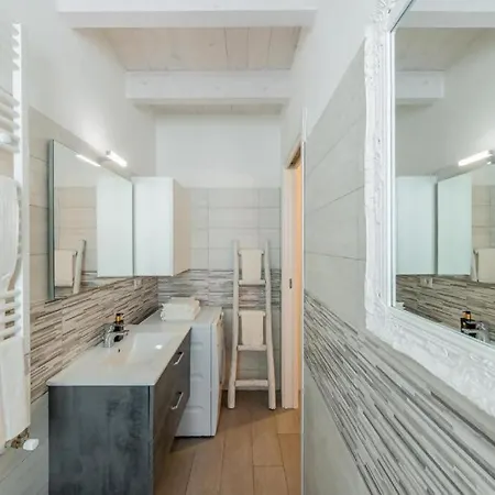 Aura Milanese *